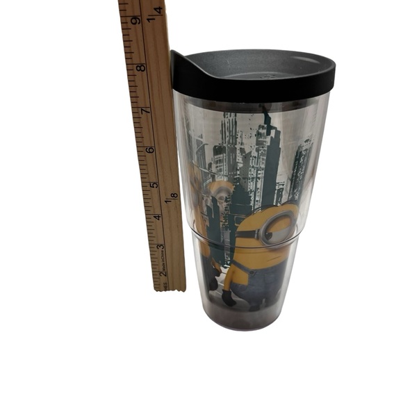 Tervis 24oz Minions Plastic Tumbler with Lid Preowned - Picture 4 of 10